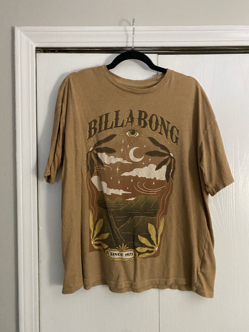 Billabong women's Vintage Graphic Tee - Tan